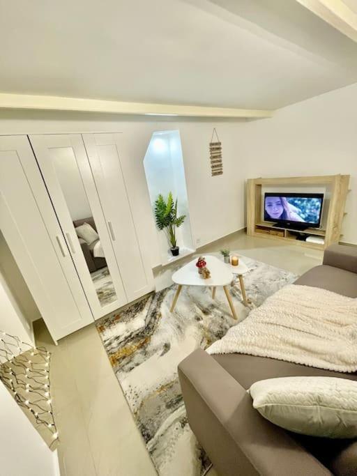 Studio Proche De Paris, Versailles Et La Defense Chaville Bagian luar foto